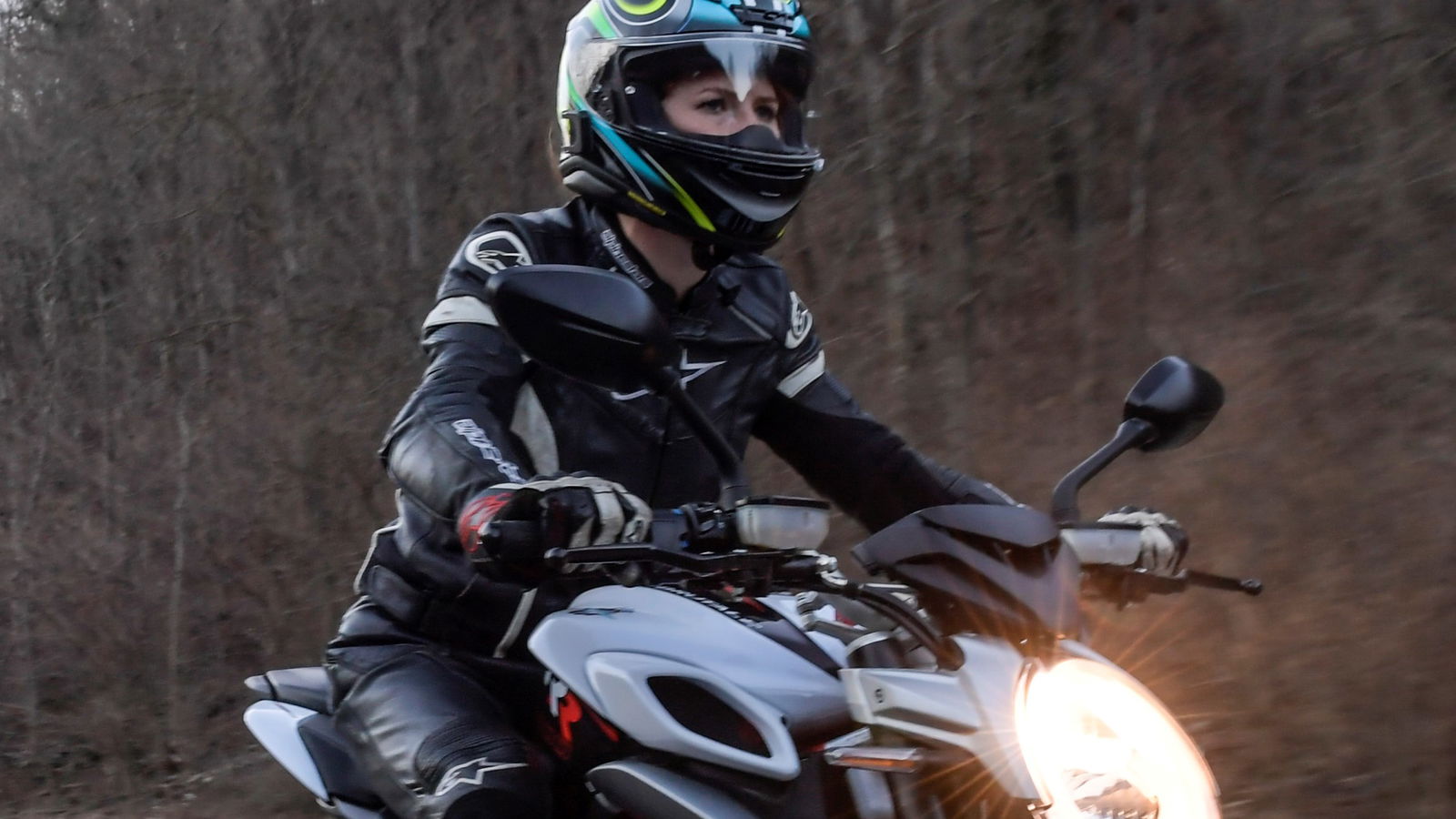 First look – Shoei NXR helmet